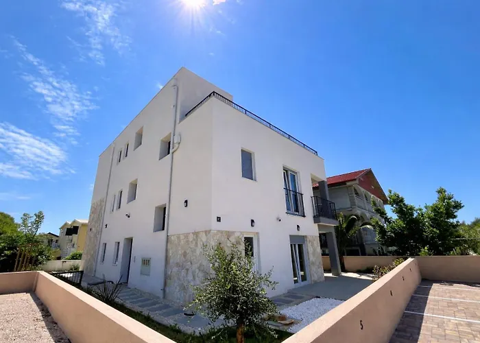 Noah With Rooftop Terrace And Sea View Vir